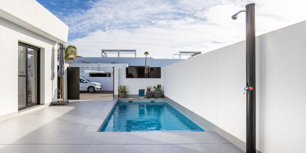 1240991_699d5b698d129