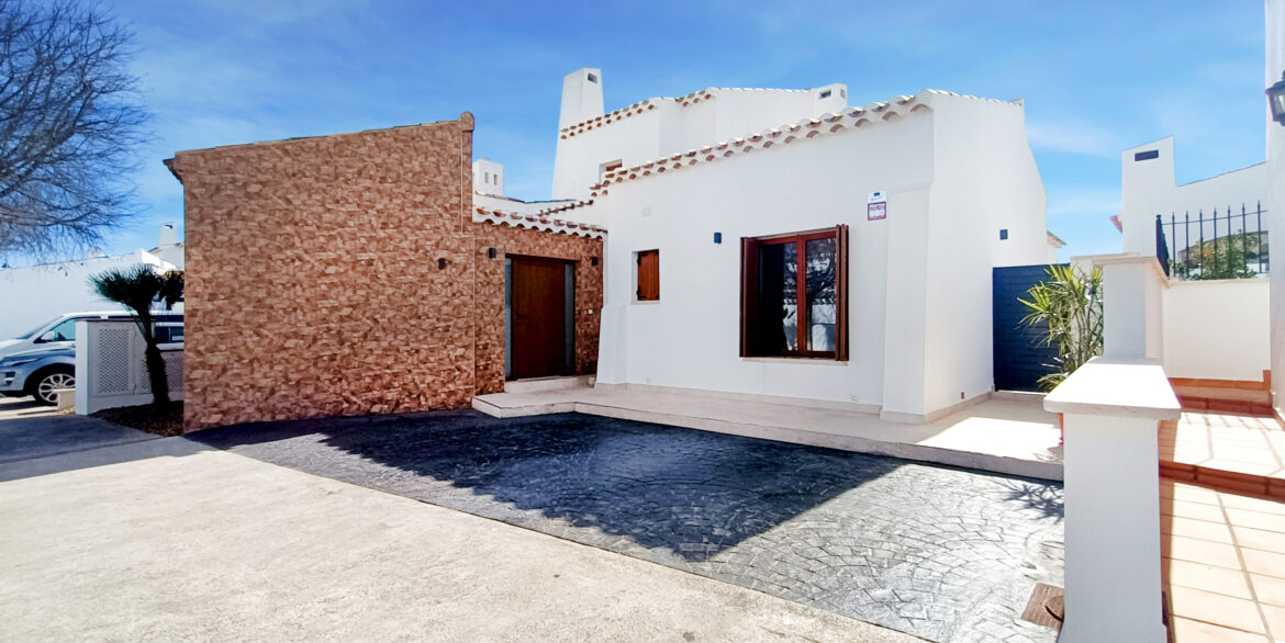 CasaCreative_SunSurehub_El_Valle_Azabache_Villa_front_01-scaled