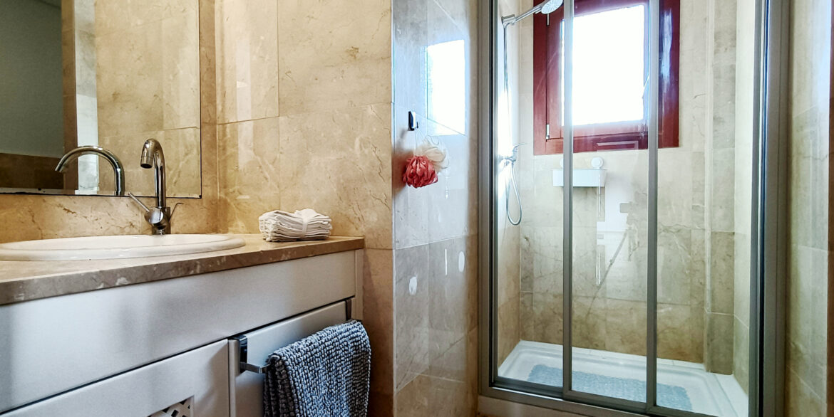 El-Valle-Galena-Villa-Bathroom-01-scaled