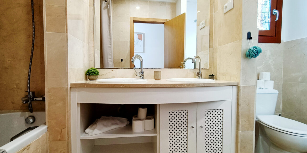 El-Valle-Galena-Villa-Bathroom-2_-02-scaled