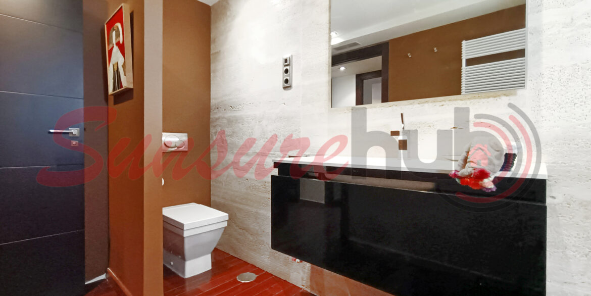 El-Valle-Rubi-Villa-32_-Bathroom5-02w-scaled