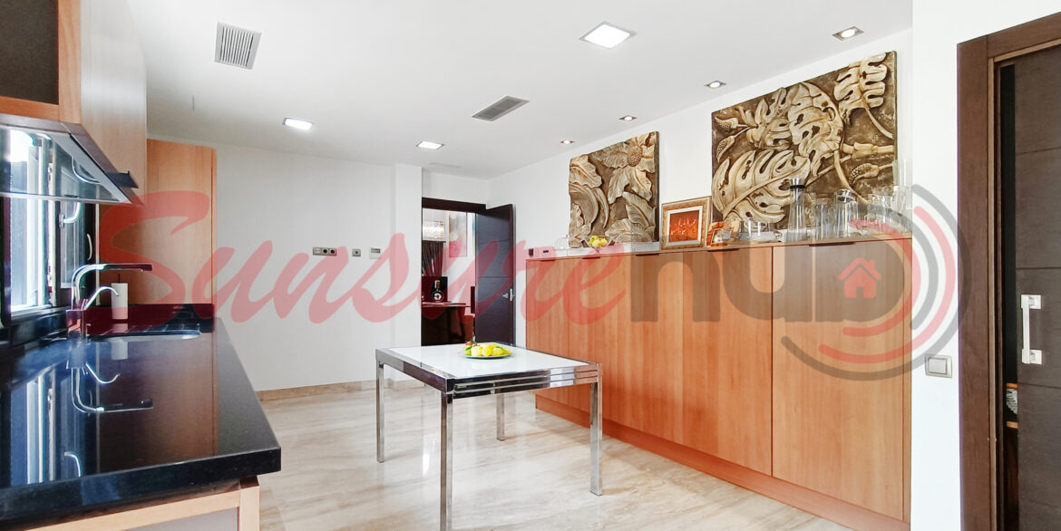 El-Valle-Rubi-Villa-32_-Kitchen-04w-scaled