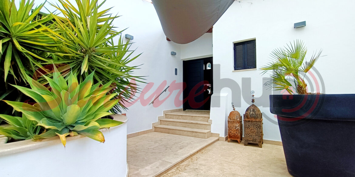 El-Valle-Rubi-Villa-32_-Outside-03w-scaled