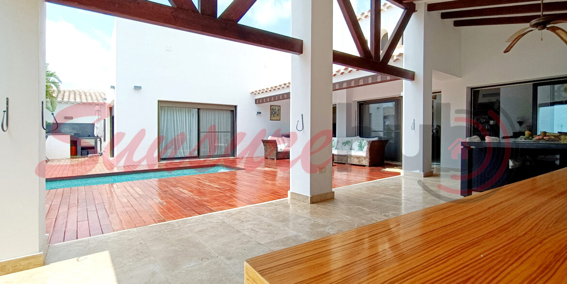 El-Valle-Rubi-Villa-32_-Patio-08w-scaled