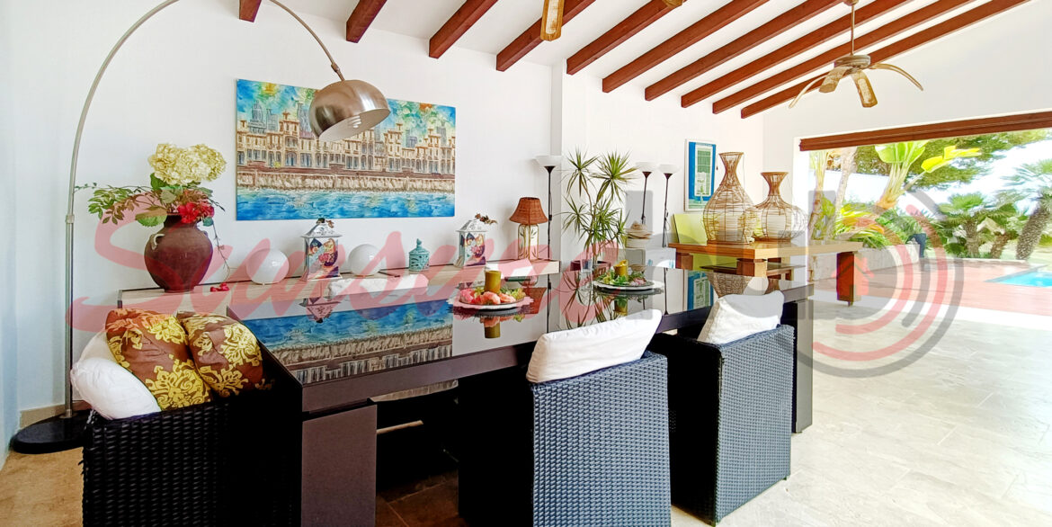 El-Valle-Rubi-Villa-32_-Patio-10w-scaled