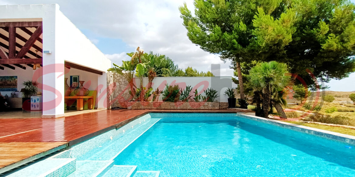 El-Valle-Rubi-Villa-32_-Pool-13w-scaled