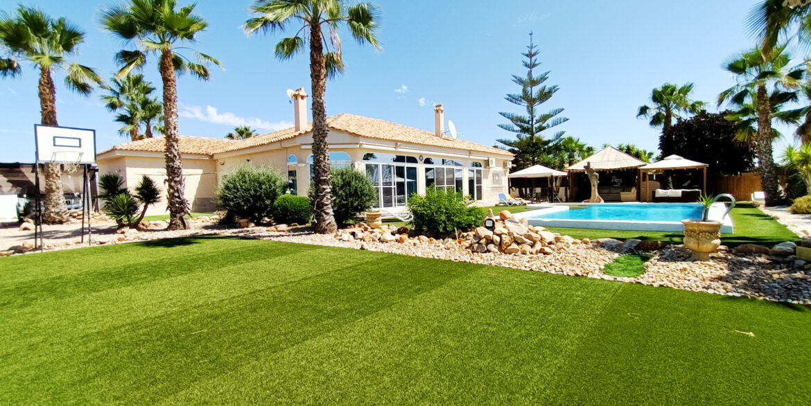 Sunsure-Hub-Lo-Santiago-Villa-71-Pool-15-scaled