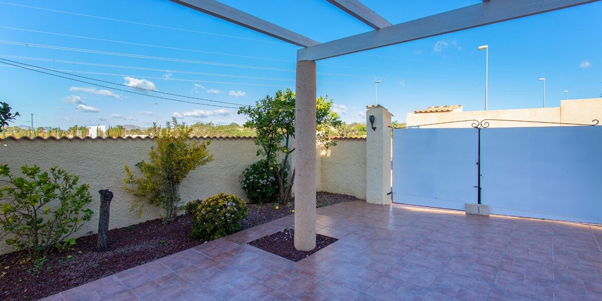 d699ea3fa81b24699ea3fa81b63