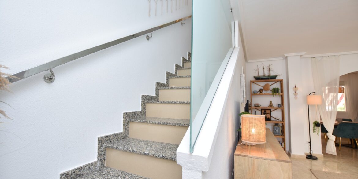 o_1j8lgovkl1opdtrb16j41lt410124m