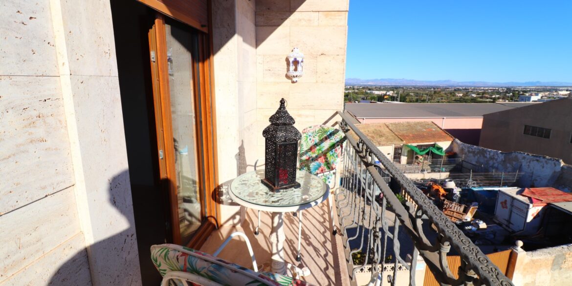 o_1jatl0d7jss918aqbnp2g79es2c