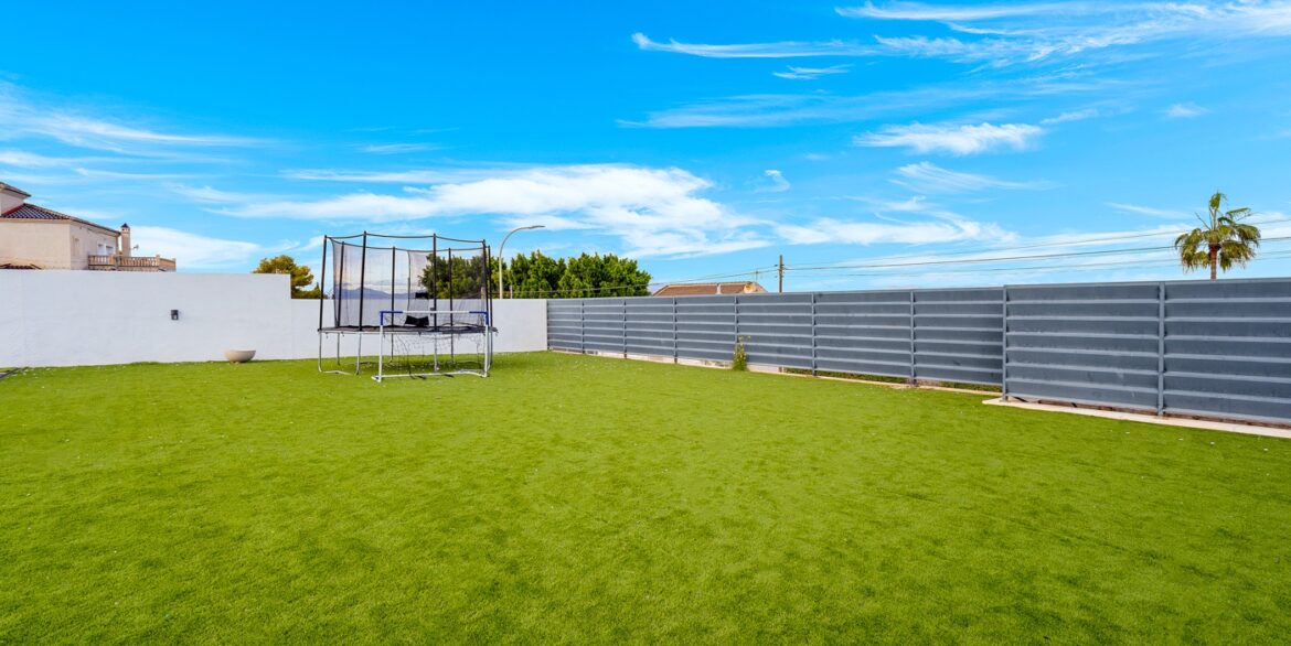 o_1je70sco413361mk41mrv1udc1us33j