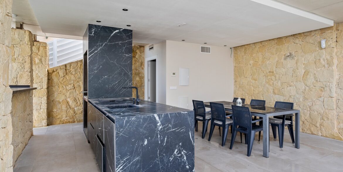 o_1je70sco4177u18j9se4kkr4003a