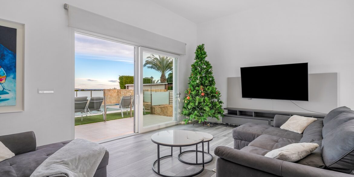 o_1je70sco41sm3k431hbkc671ro03n