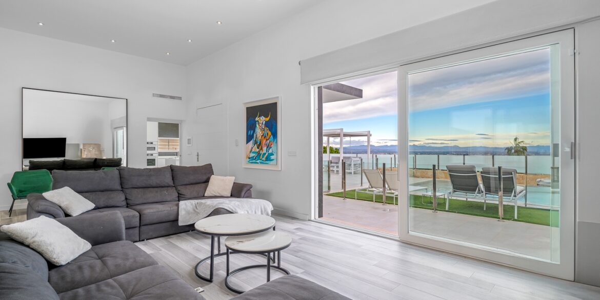 o_1je70sco49e21mlr1mc1jgb1mhu3o