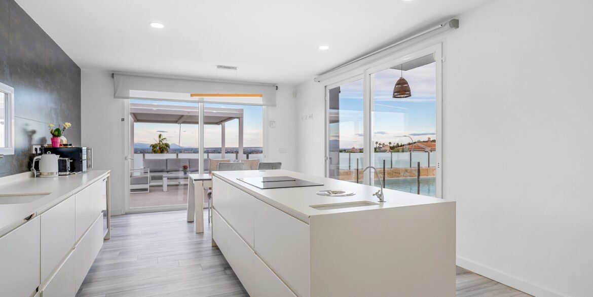 o_1je70sco4gg1o9r136rv3e1hvf3q