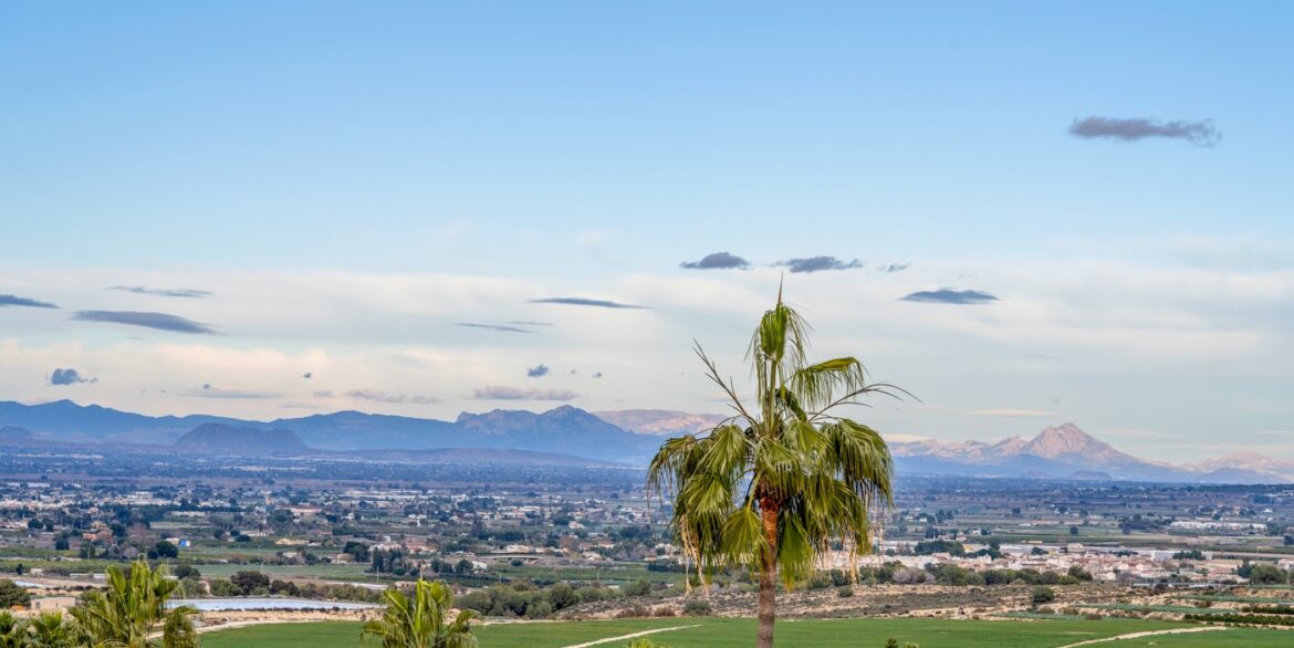 o_1je70sco5ikopnv18sb1vr81q514g