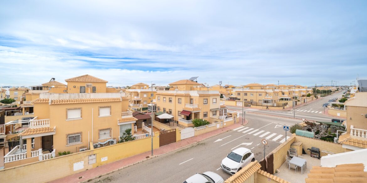 o_1jgp0grt21rn8ap5ft6iqmvb33e