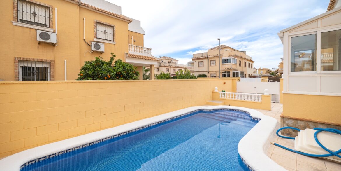 o_1jgp0grt2ct0a7nn7h16lp13c83j