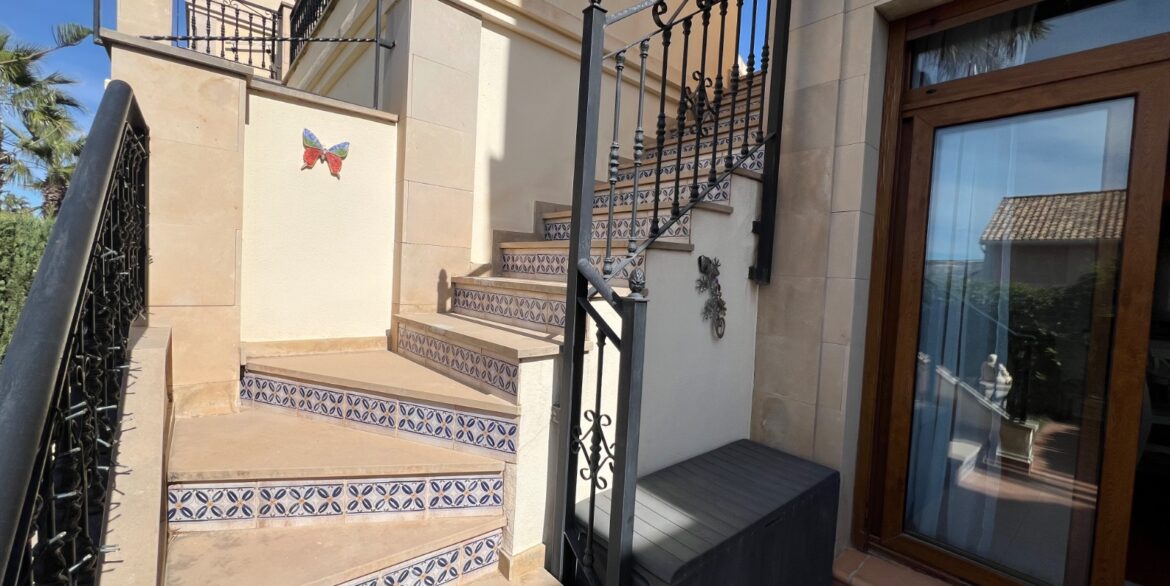 o_1jhqj8gfn1b5rhas1ppt1jgr1tkc2i