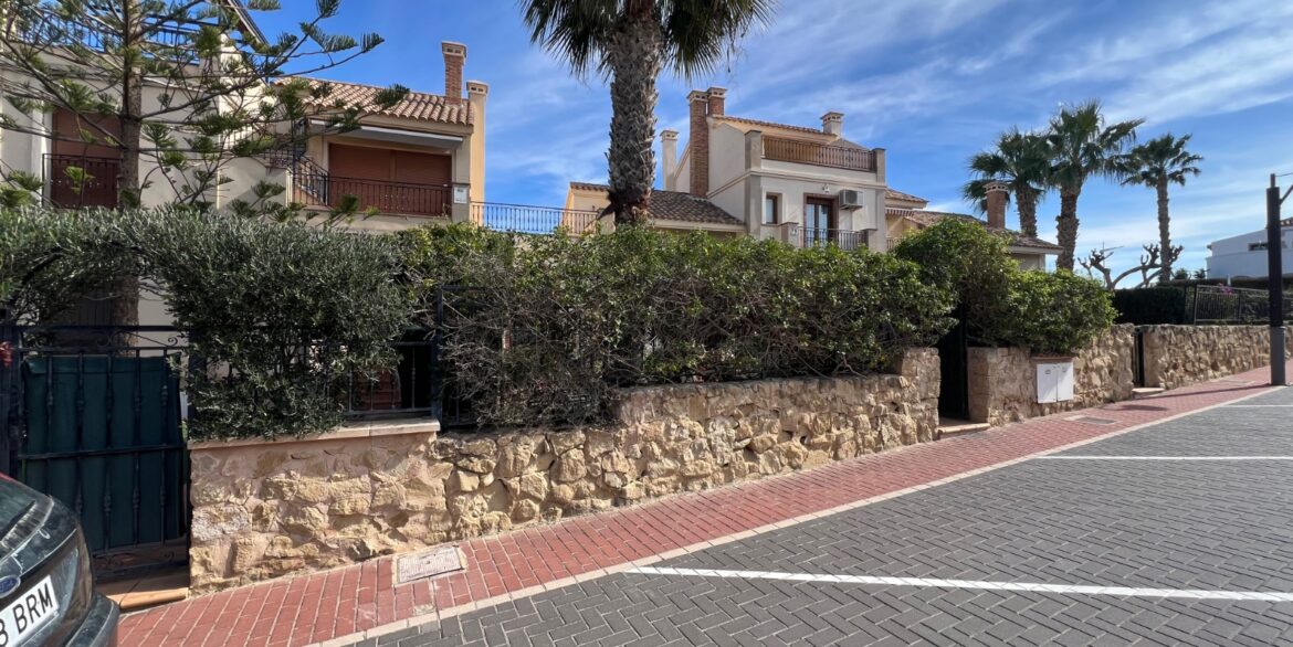 o_1jhqj8gfnjds159jbms142n1g3t38