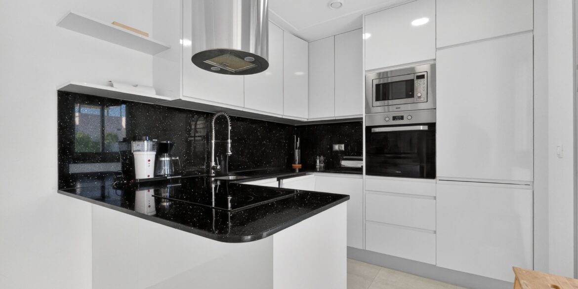 o_1jia9uf531gke16valr0m3v131e2i