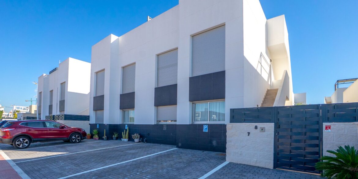 o_1jia9uf531n9n1u74b4hfa7c3n38