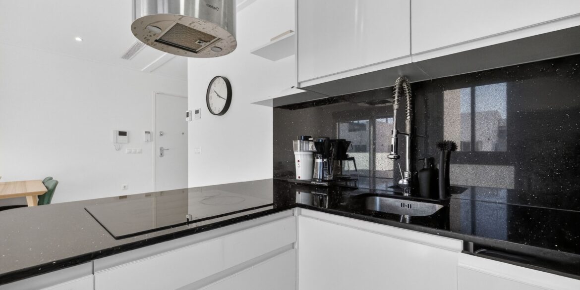 o_1jia9uf534geoe0lr4moi102q