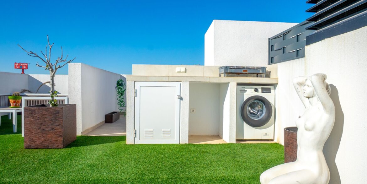 o_1jia9uf53akkn0m1dr51jg1c332p