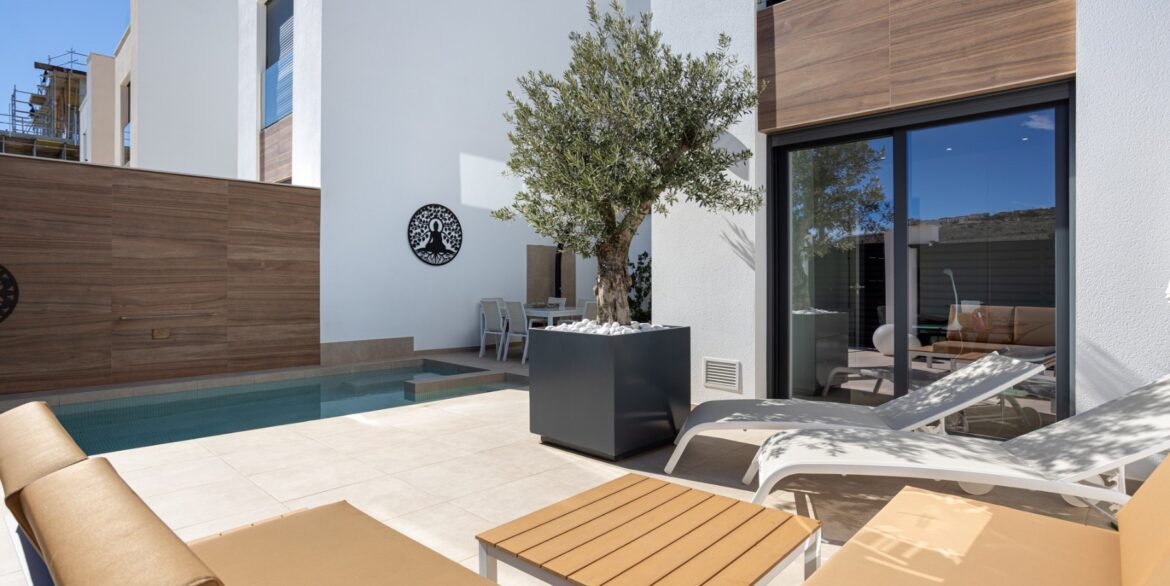 o_1jiao188q1l617ag1fo91aku1p738