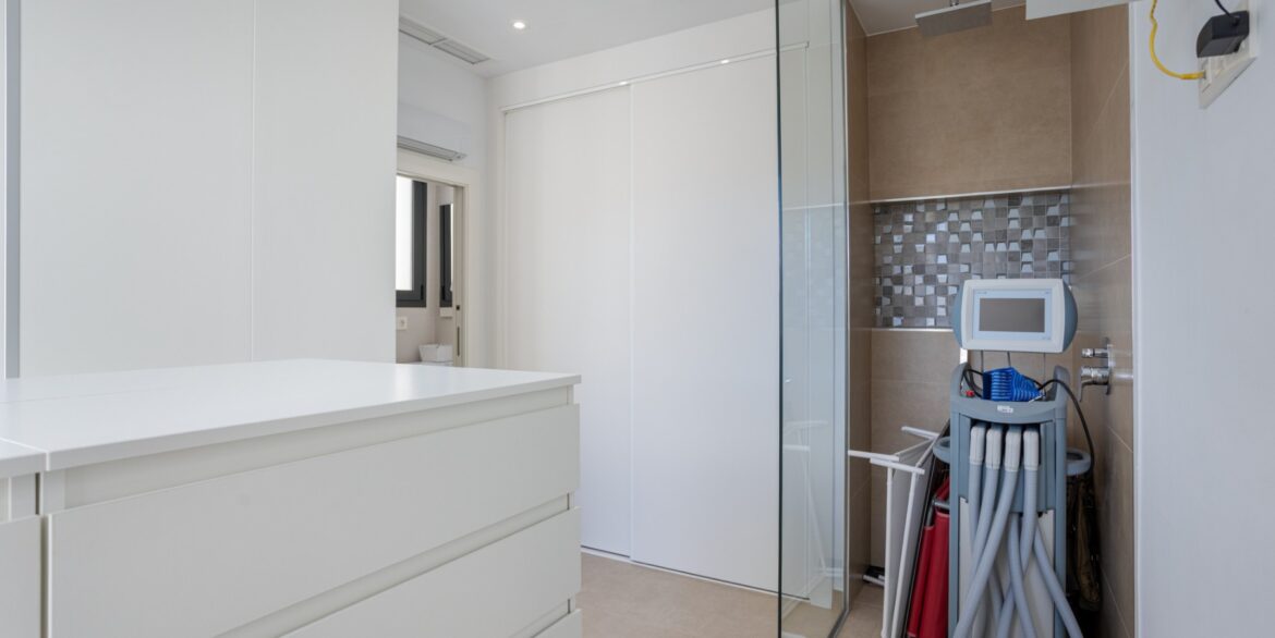 o_1jiao188r12ps1ckg1k1gj7ln0j3v