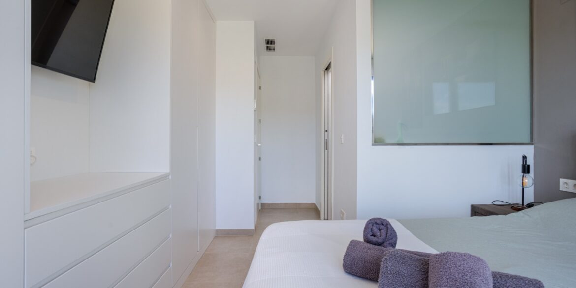 o_1jiao188r17081a7i1ivc9i1r8g40