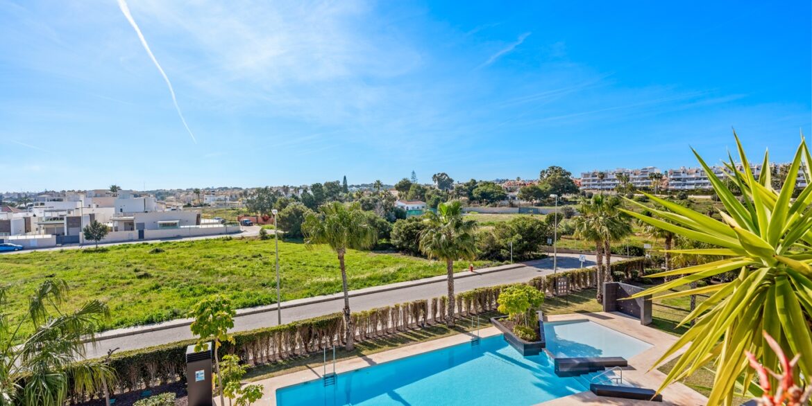 o_1jiq2frjk15t713ks1nvqf7efen50