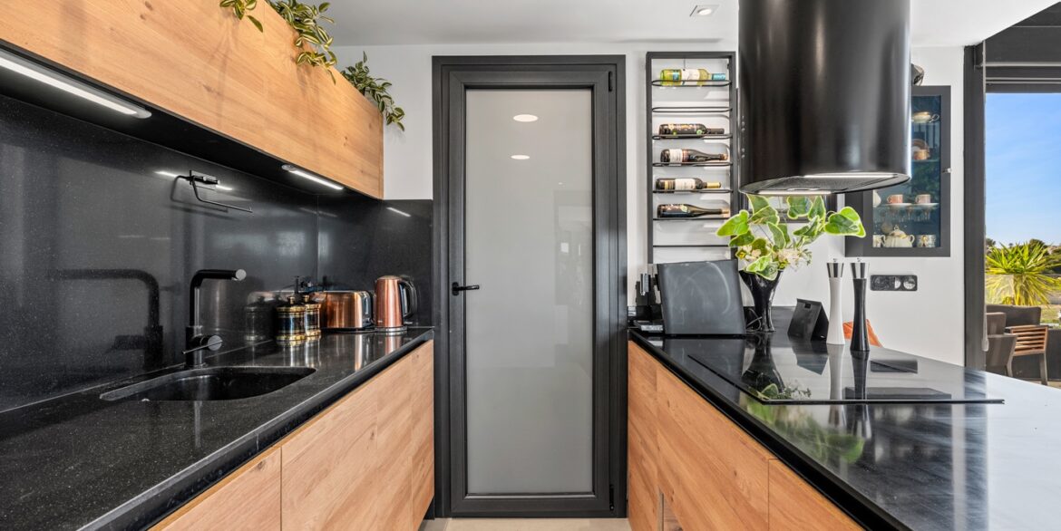 o_1jiq2frjk1id2blc4ds1vk41tfh4s