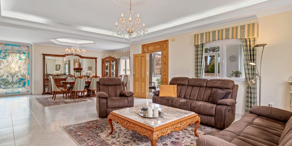 o_1jiv5182718hf10bire915knq254b