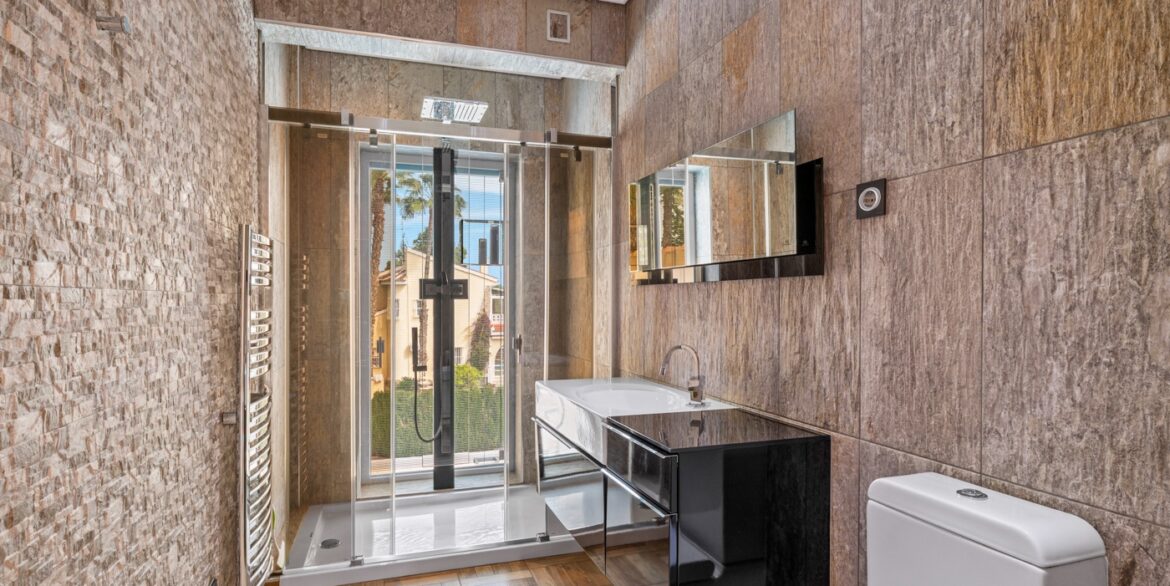 o_1jiv518271kss10gakih12uv73851