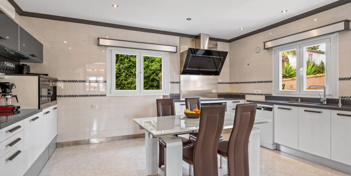 o_1jiv5182724b13jsnnobnkbkb4e