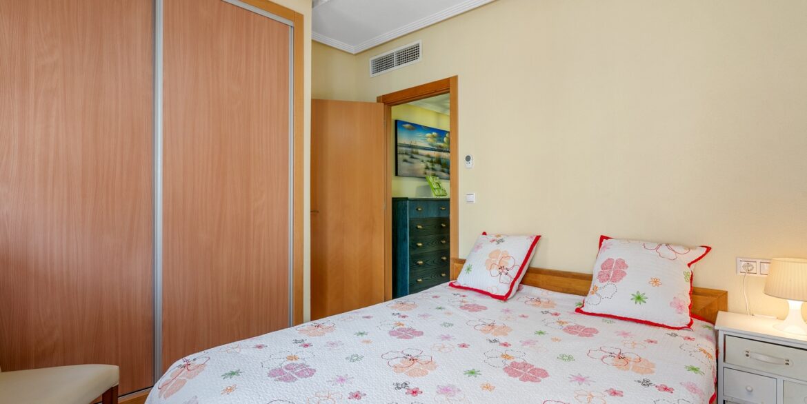 o_1jj96tuvb15731l2u1hl3rlo1aq33