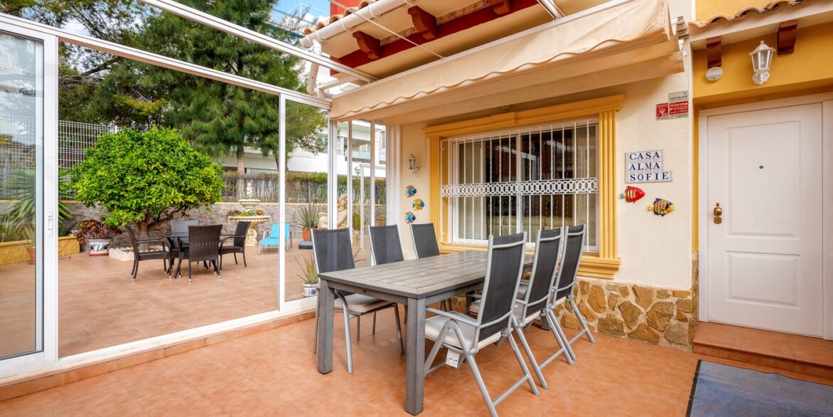 o_1jj96tuvb1uel15e56s1fil1od02m