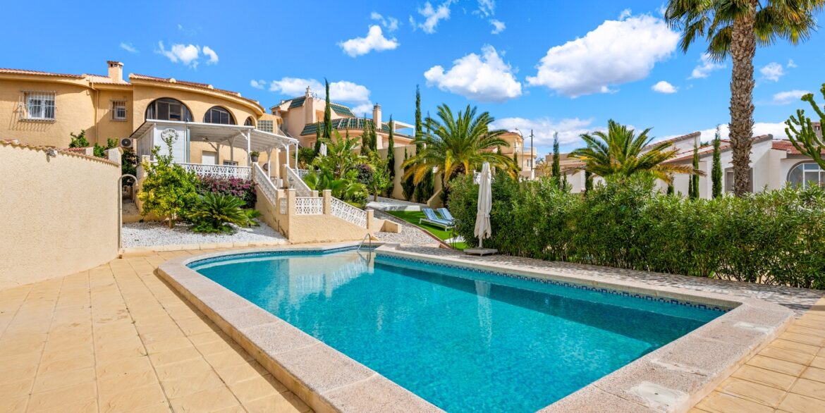 o_1jja695it1evr1p2ksp8eev1ebm3q