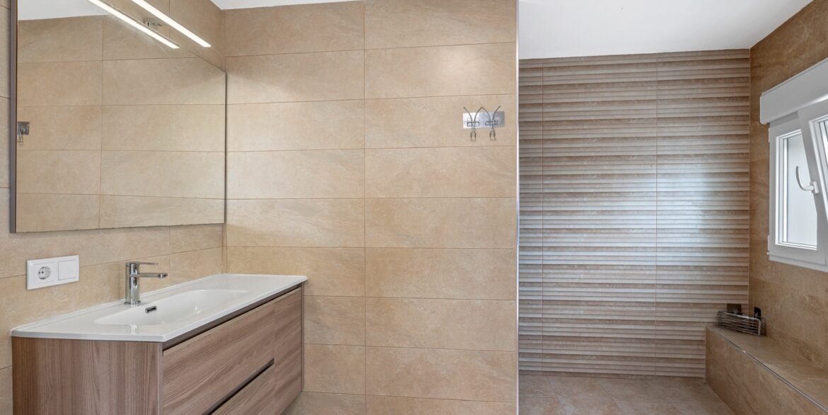 o_1jja695it1ieu1h5714b36s15hb39