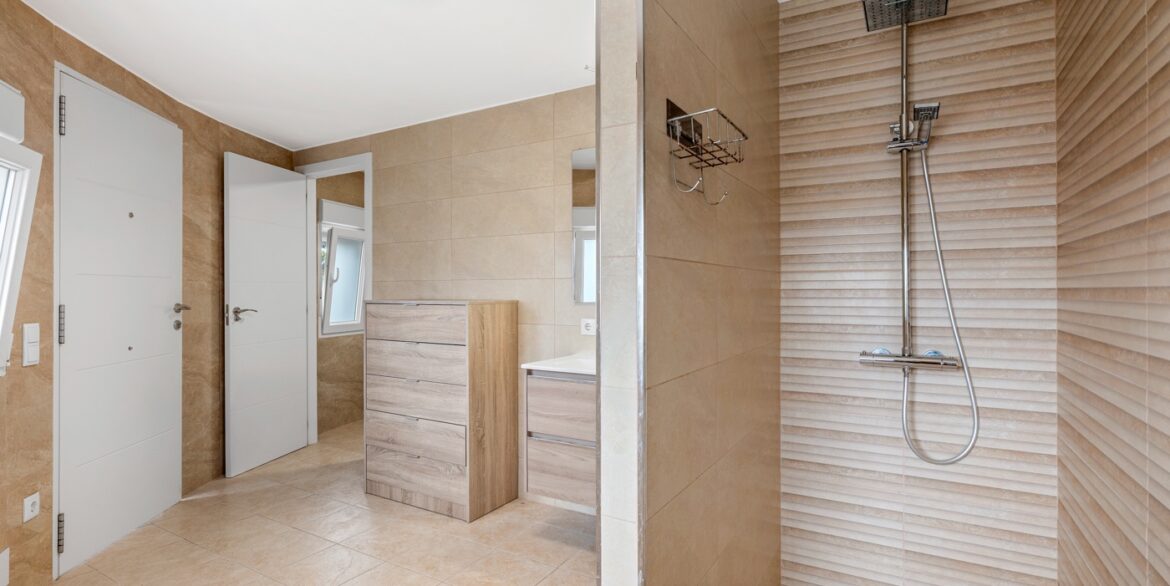 o_1jja695it1usg1udu1p23in5qqd3a