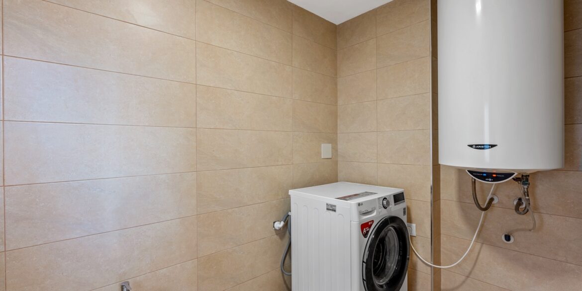 o_1jja695iu106a1q5i1235jmo1vf950