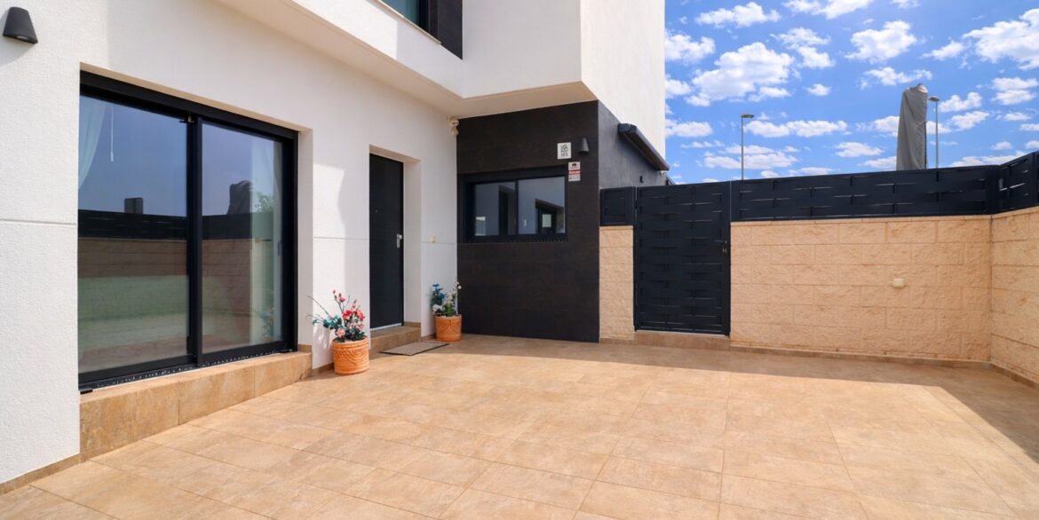 o_1jjbraguuh07li42i22iq1dsp27