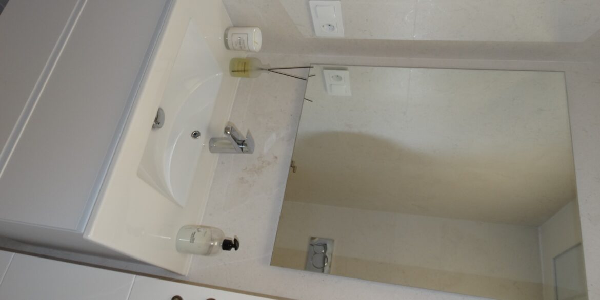 o_1jjc1ooev17no1pmj1hve1elq1c3r2b