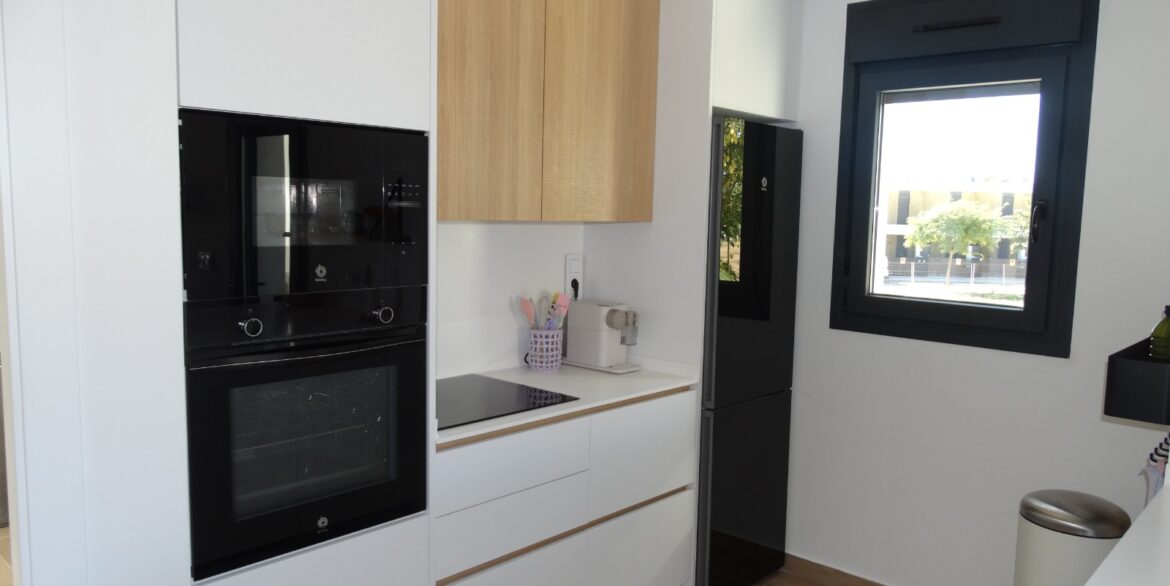 o_1jjc1ooev1f4f12bv1p1jusv1e3q28