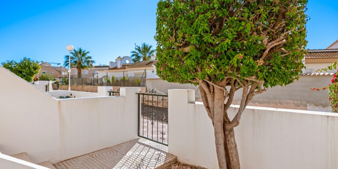 o_1jjph2j3t15lmre01kue1lmb1d712d