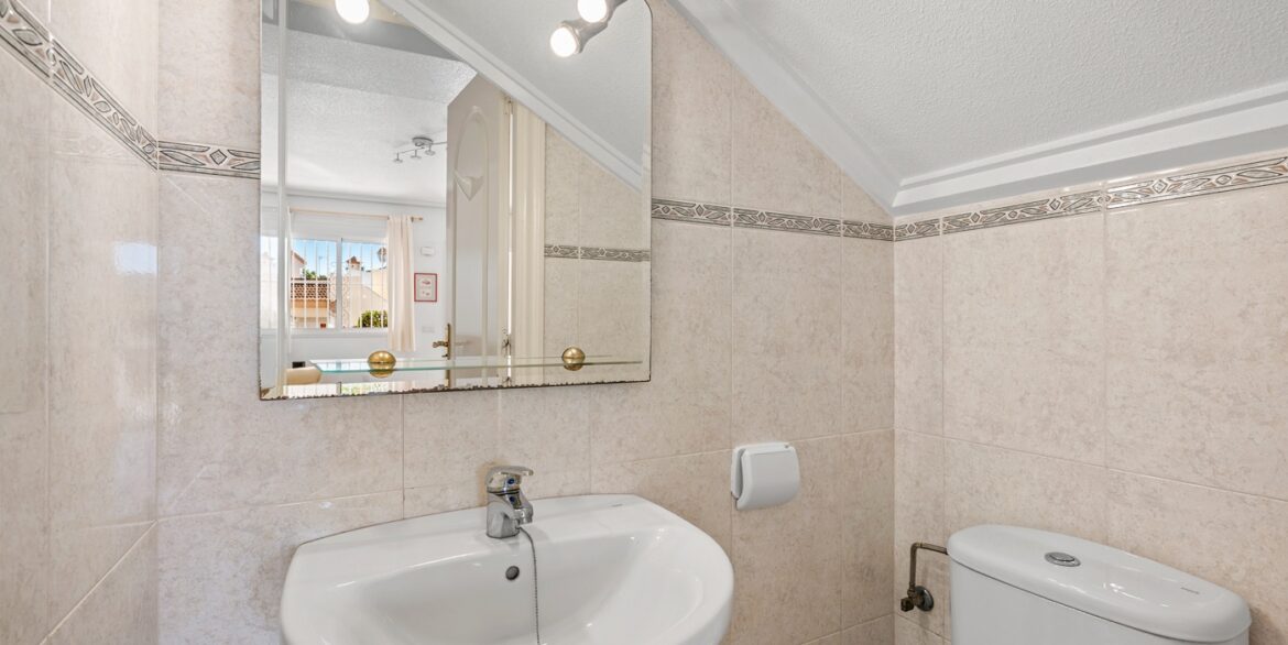 o_1jjph2j3t1k381aaj1ra114cft6o33