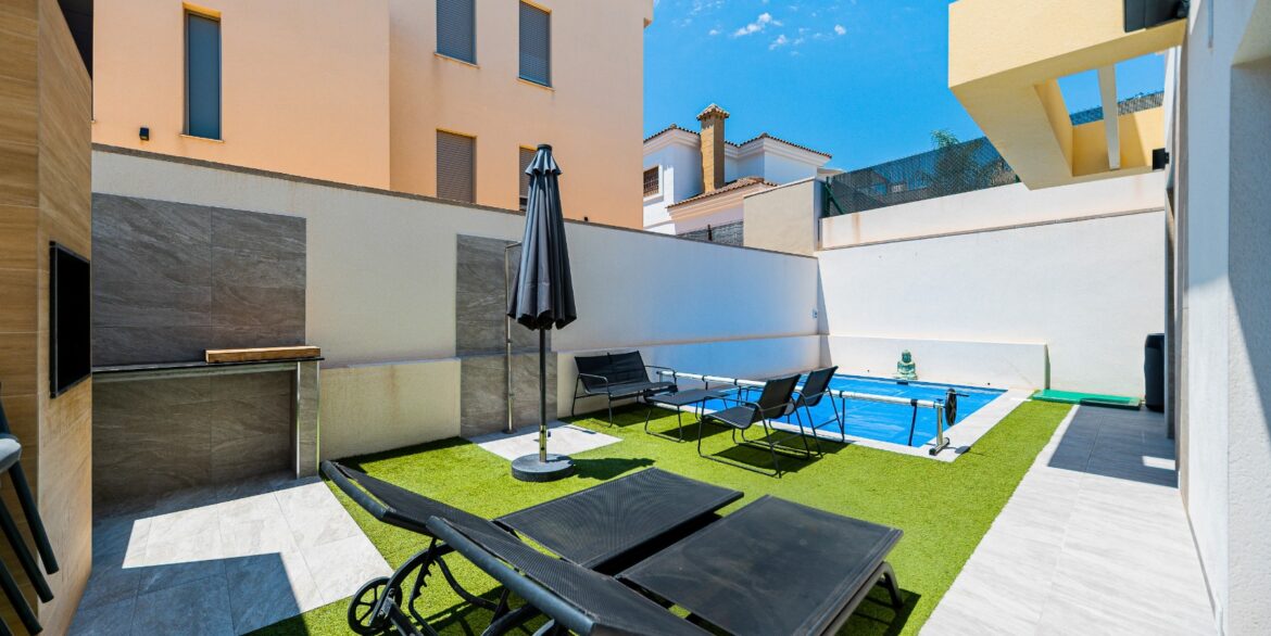 o_1jjqud01r1ctl1s7mne31mje181043