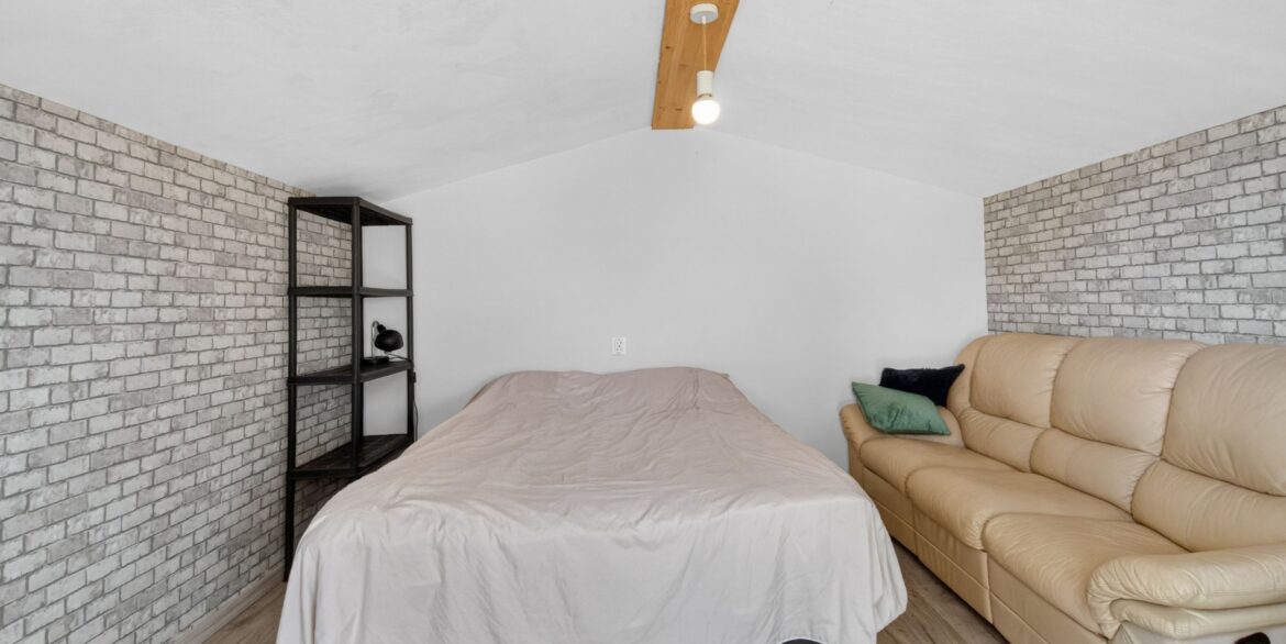 o_1jjrq68q414ri1gip1lvr190esi59