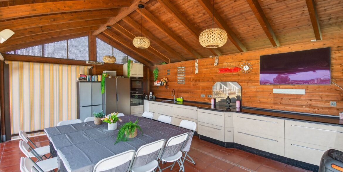 o_1jjrq68q41sus17rk1q5g13a711i253